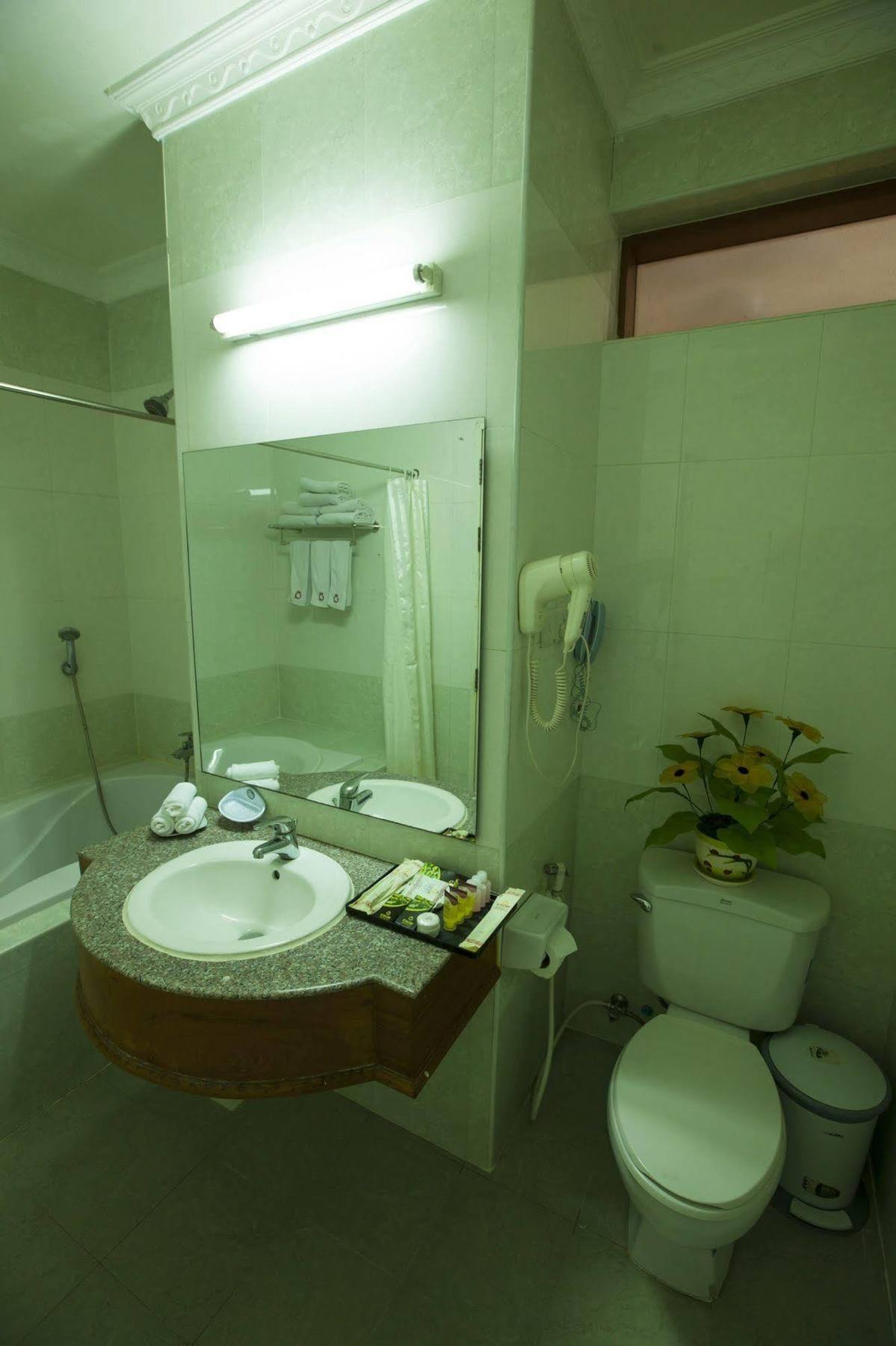 Hotel Queen Mandalay Luaran gambar