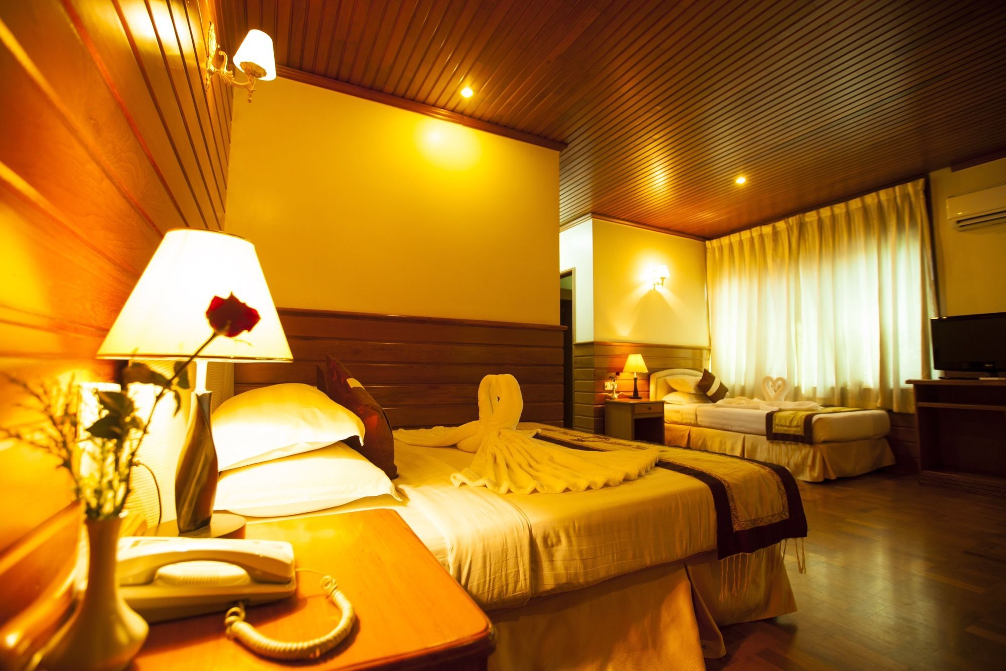 Hotel Queen Mandalay Luaran gambar
