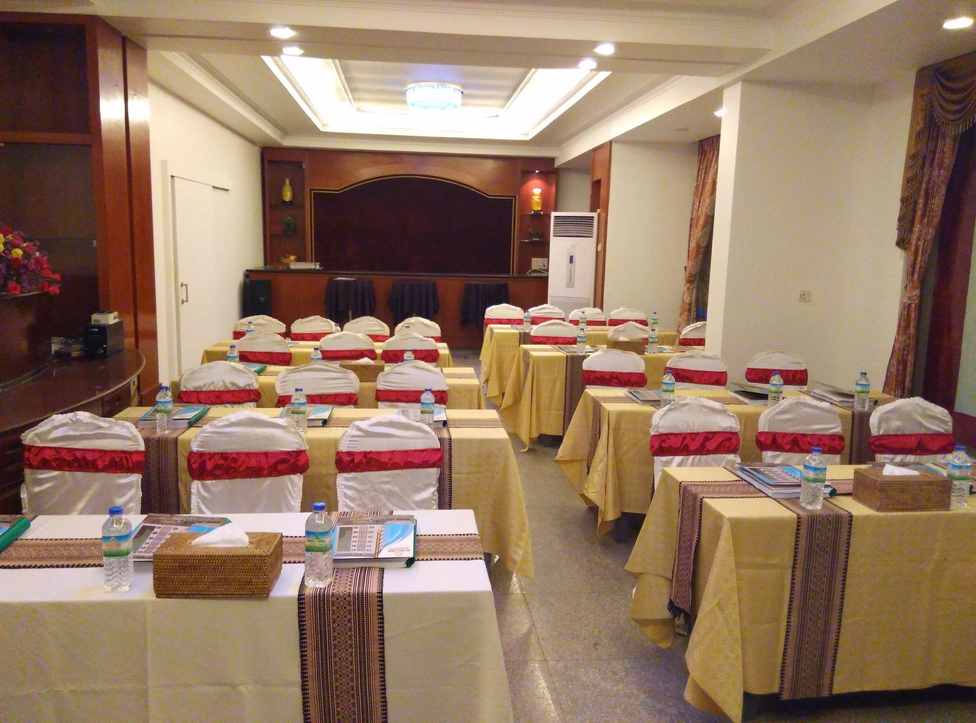 Hotel Queen Mandalay Luaran gambar