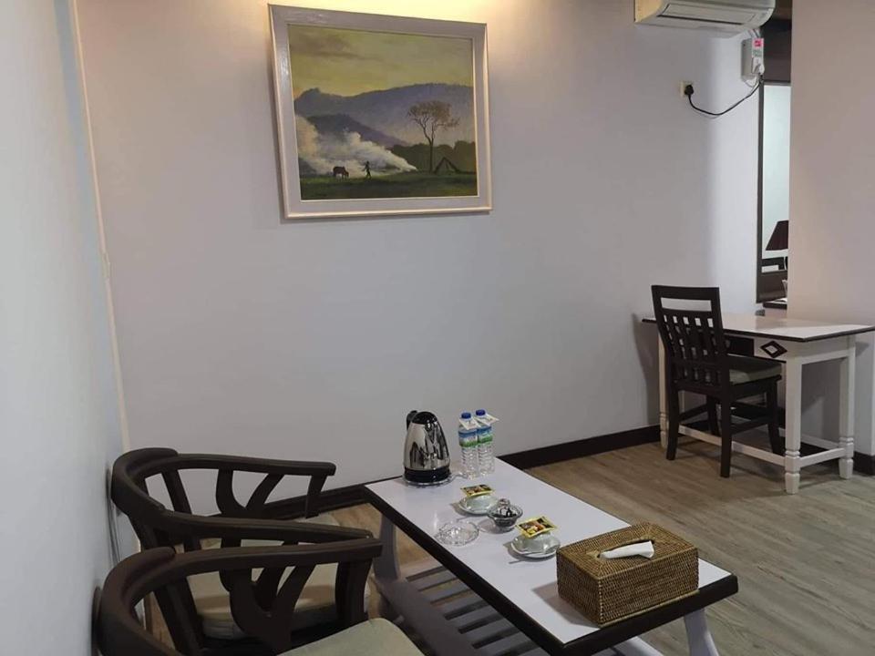 Hotel Queen Mandalay Luaran gambar